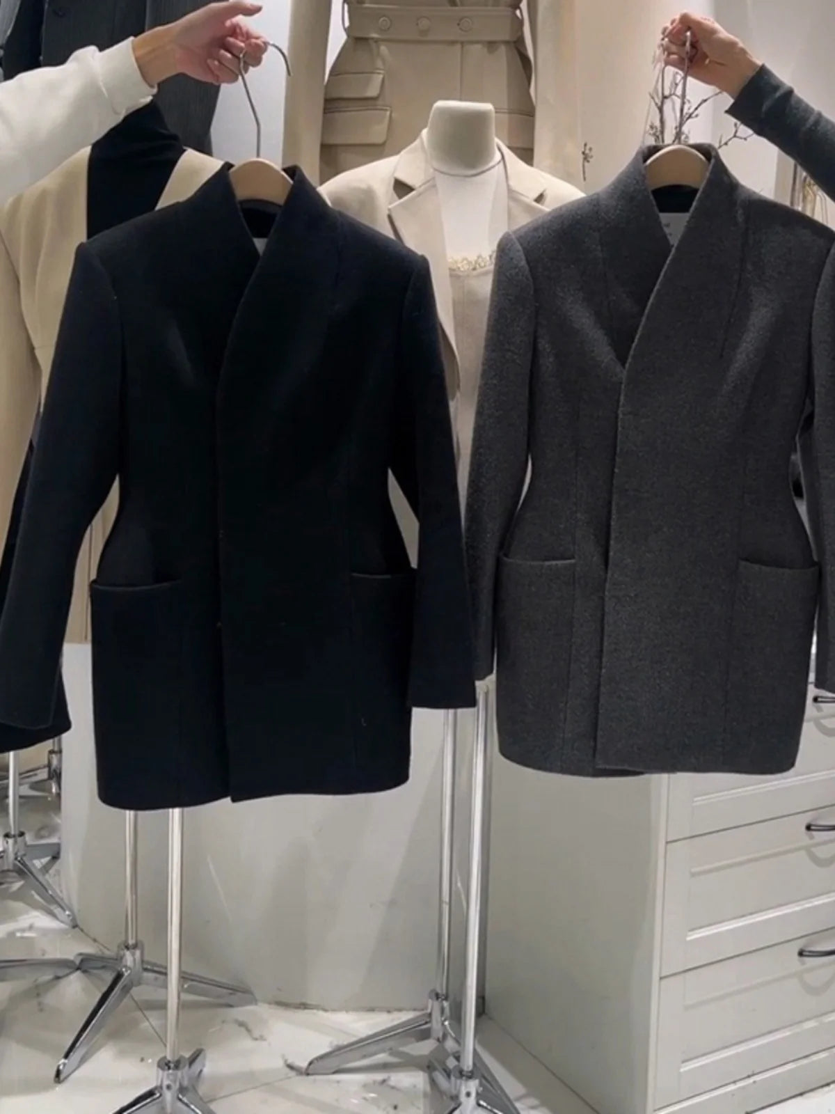Chic Essence - “Modern Women. Classic Chic.”