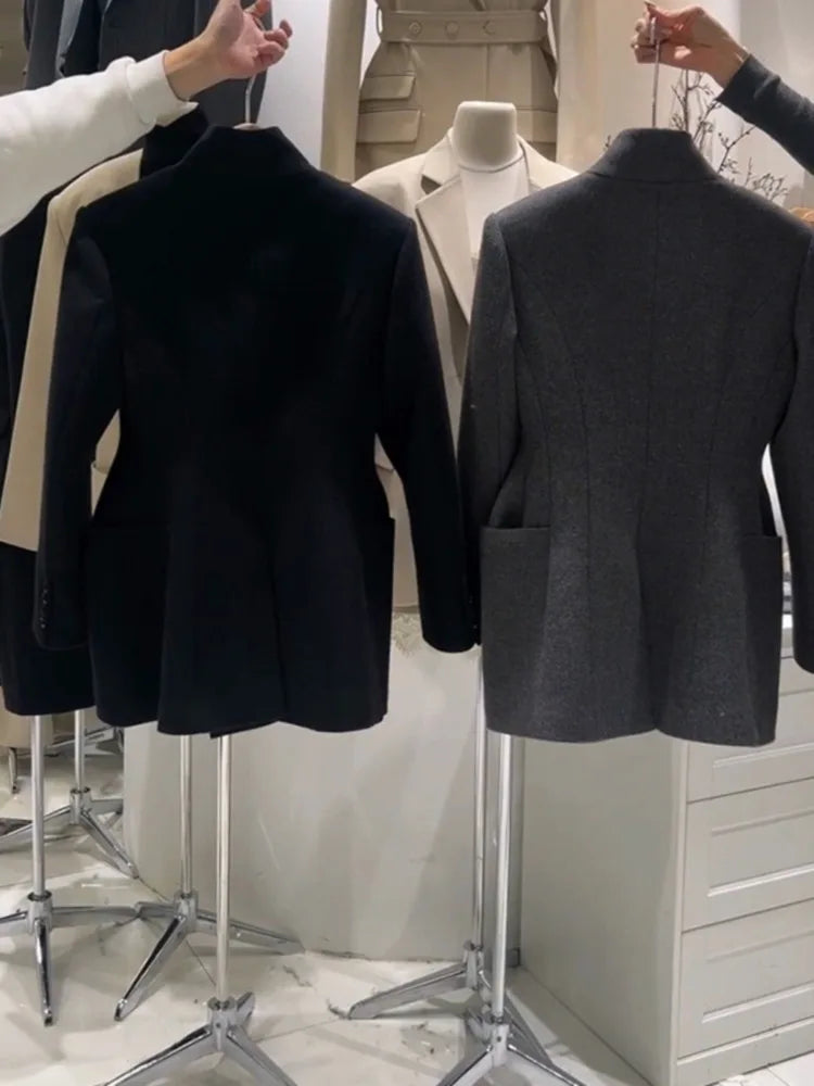 Chic Essence - “Modern Women. Classic Chic.”