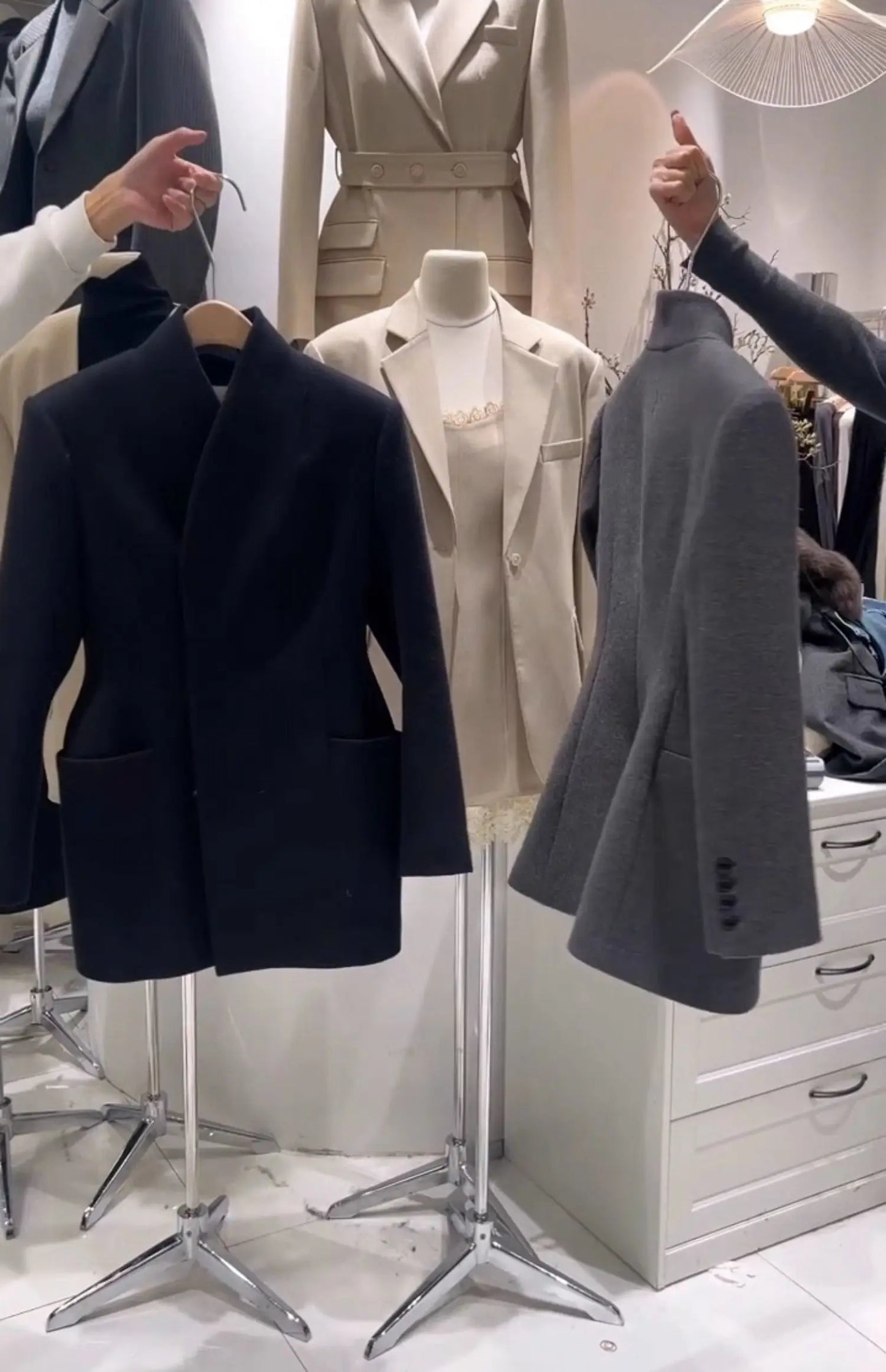 Chic Essence - “Modern Women. Classic Chic.”